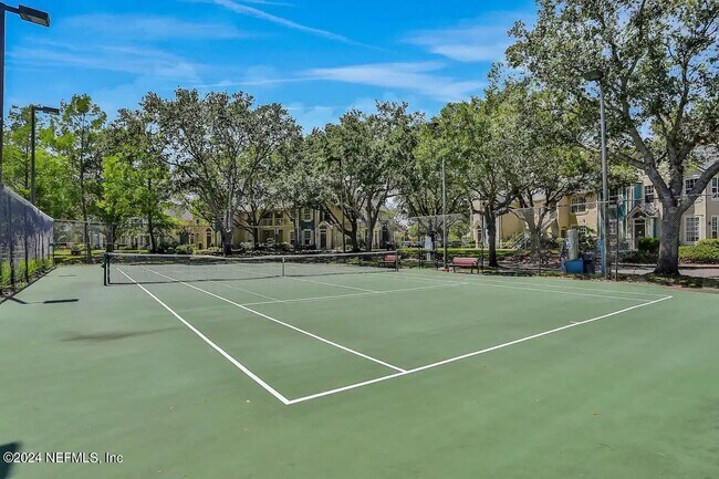 Building Photo - 13703 Richmond Park Dr N