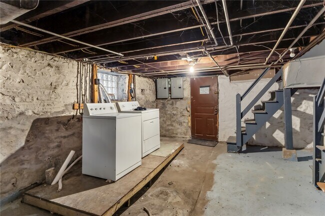 Building Photo - 4234 Dewey Ave