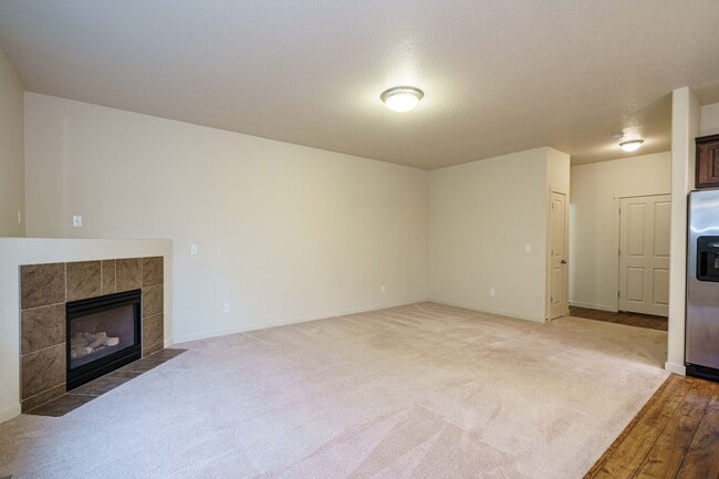 Building Photo - 3 Bedroom 2.5 Bath with Rasied Garden Beds - Felida Park Neighborhood