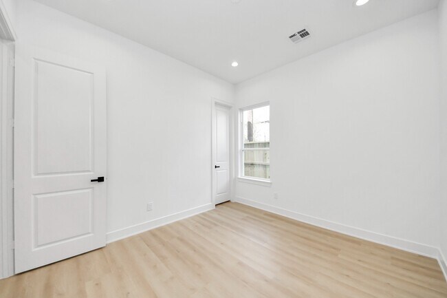 Building Photo - 4607 Gunter St