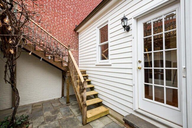 Building Photo - 27 3rd St NE