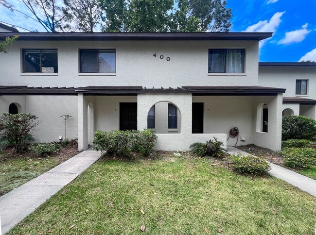 Building Photo - 2BR/1.5 Townhouse in Conveniently Located ...