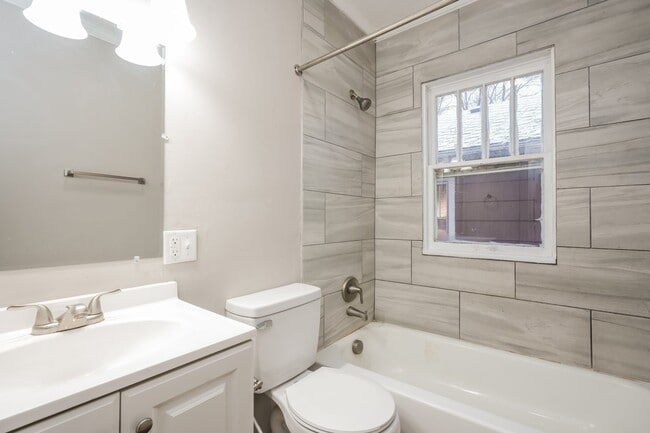 Building Photo - 1346 N Johnson St