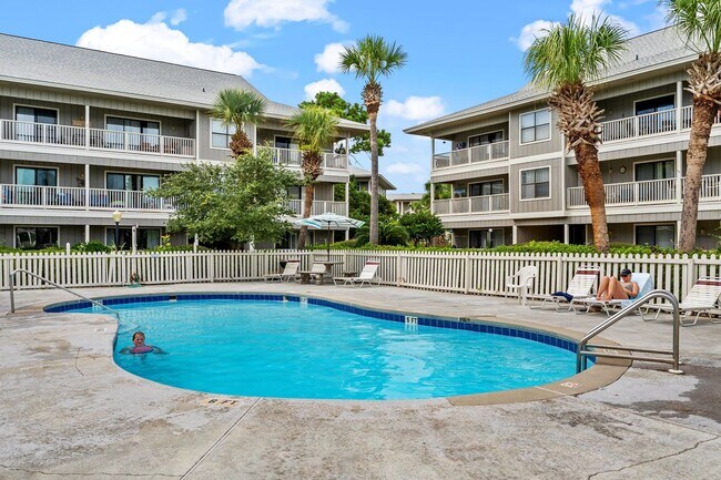 Building Photo - Beachwood Villas