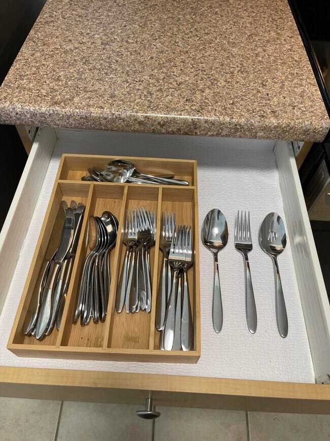 Building Photo - 616 Clearwater Park Rd