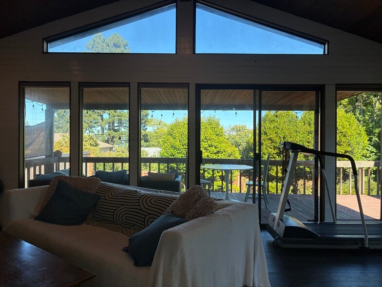 Building Photo - 834 SE 72nd Ave