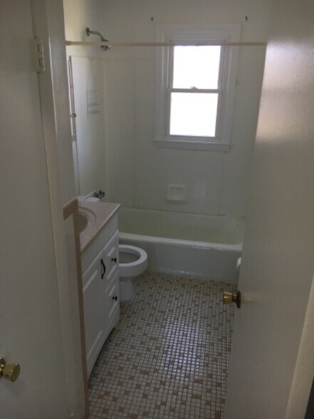 Building Photo - 8373 Grove Angle Rd