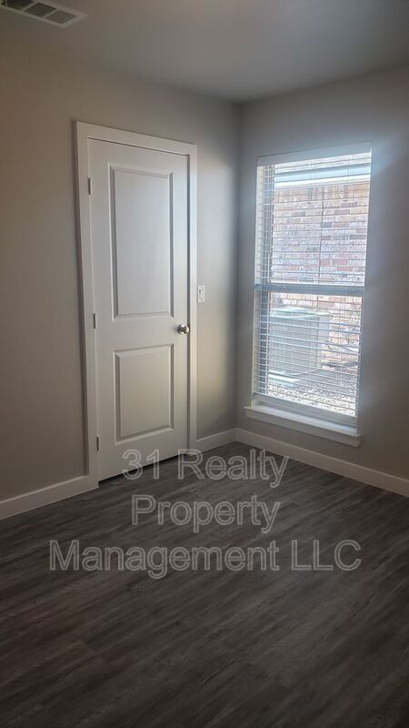 Building Photo - 6804 Lonesome Dove Ln