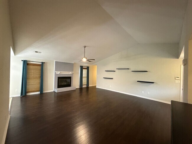 Building Photo - T.R. Lawing Realty Property