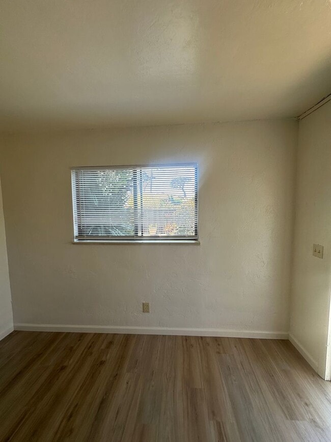 Building Photo - Small Studio In Monterey
