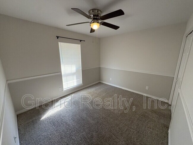 Building Photo - 6464 Outer Dr