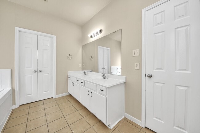 Building Photo - 13127 Barn Course Dr