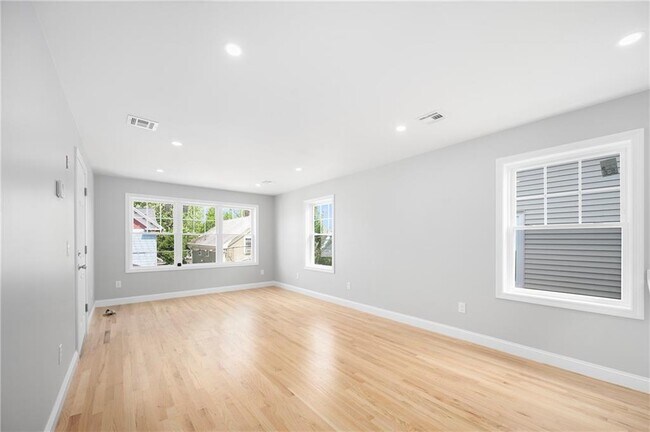 Building Photo - 28 Grosvenor Ave