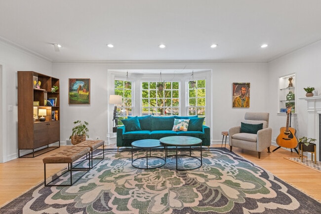 Building Photo - 9526 Lawndale Ave