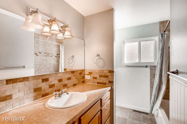 Building Photo - 5 br, 2 bath House - 1408 Brentwood Drive