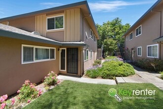 Building Photo - Beautifully Updated 2 Bedroom Condo in Desirable West Pleasanton Foothills