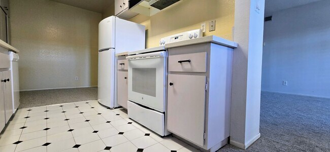 Building Photo - 277 Pleasant St