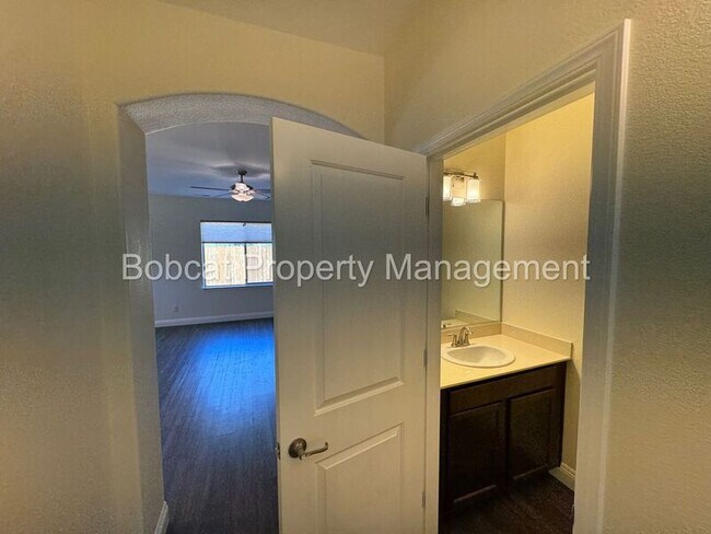 Building Photo - 1226 Saltern Dr