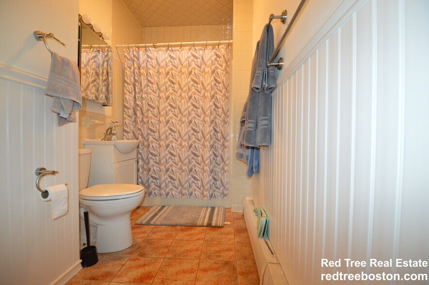 Building Photo - 256 Aspinwall Ave