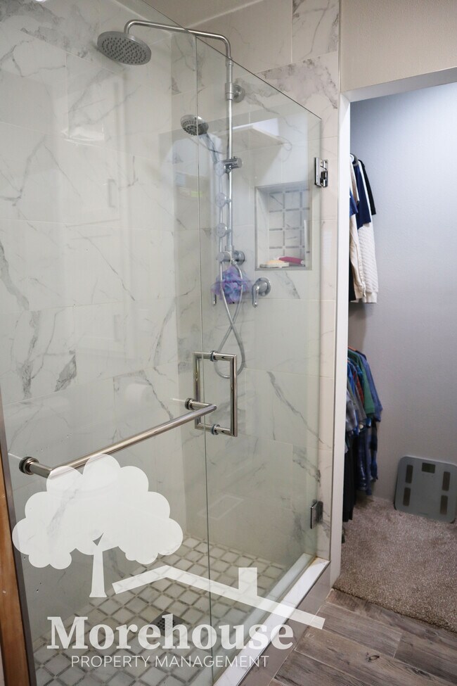Building Photo - 10440 Meadow Lark Dr