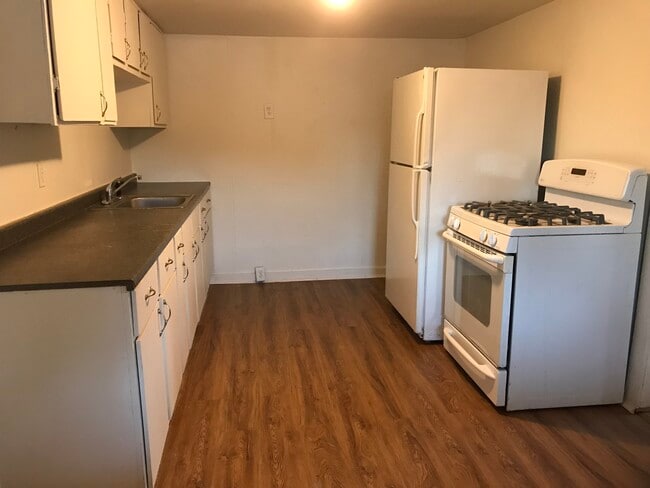 Building Photo - 3932 Burlington Ave