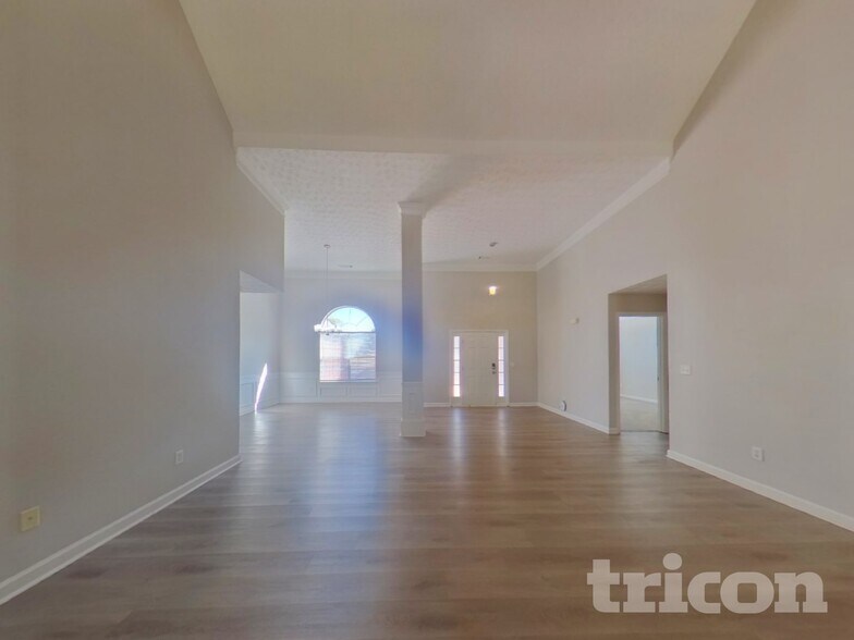 Building Photo - 12513 Lakeside Pkwy