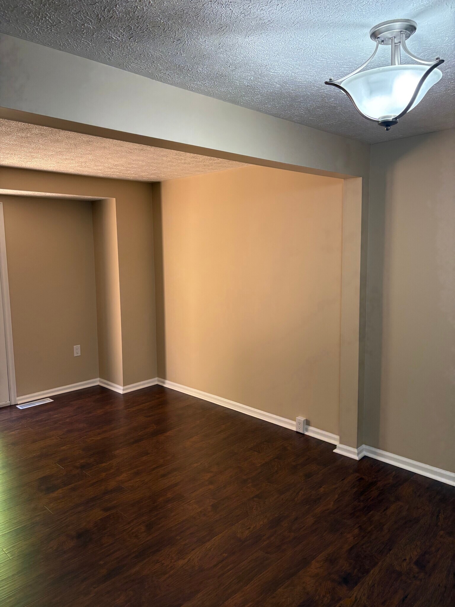 Building Photo - 802 Lexington Dr