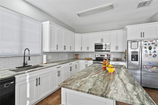 Building Photo - 1010 Elderberry Dr