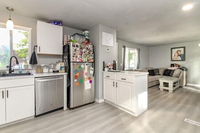 Building Photo - Updated 2 bedroom manufactured home on large corner lot