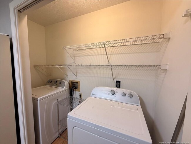 Building Photo - 663 Bartons Landing Pl