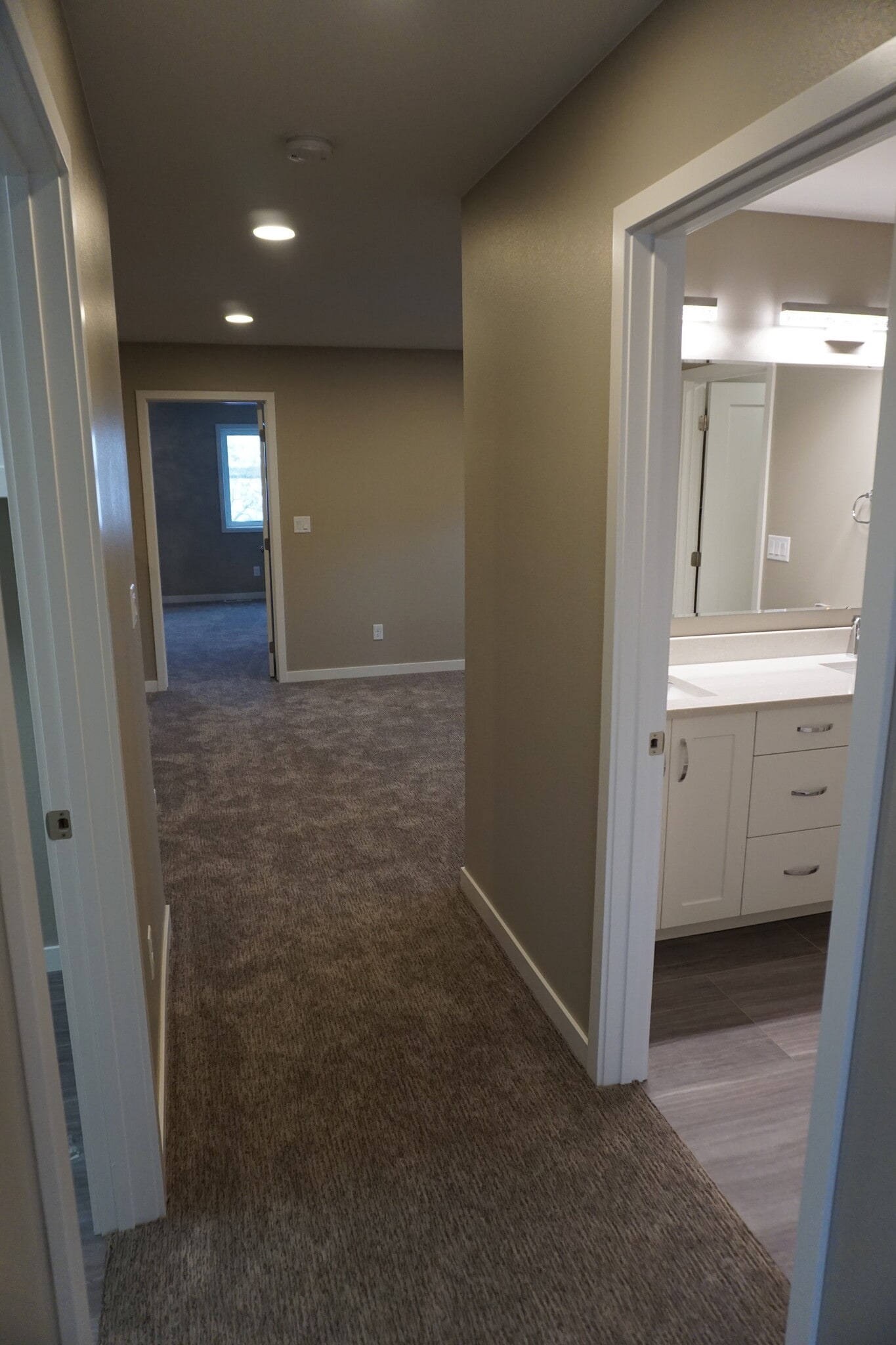Looking toward upstairs guest bath - 3805 Stacy Dr