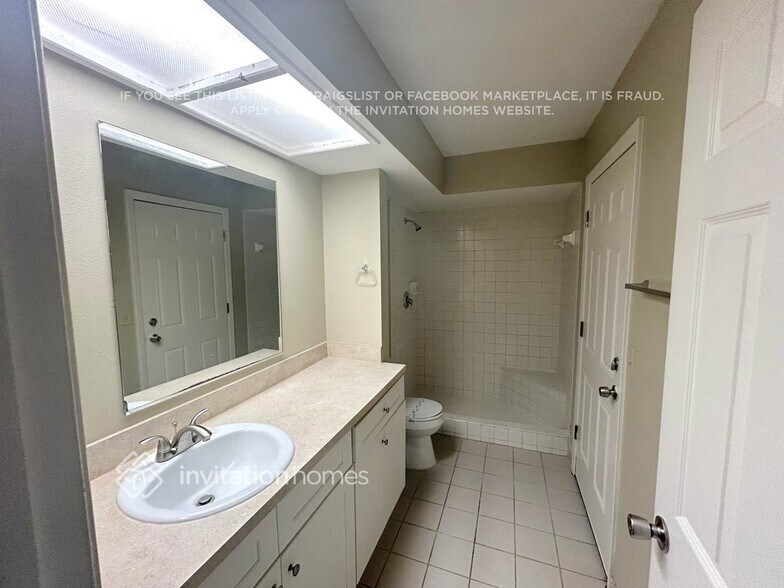 Building Photo - 916 Tarawood Ln