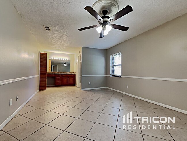 Building Photo - 38750 James Ct