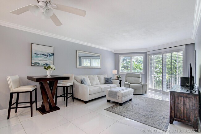 Building Photo - 2730 Banyan Rd