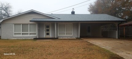 Building Photo - Comfortable 3 Bedroom | 2 Bathroom Home for Rent