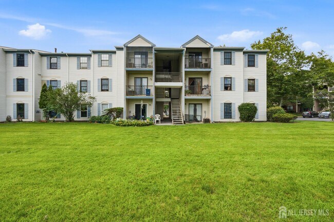 Building Photo - 334 Lancaster Ct