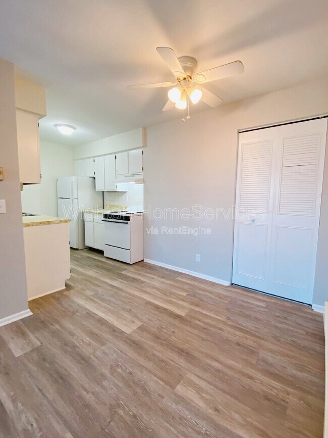 Building Photo - 203 Charleston Blvd