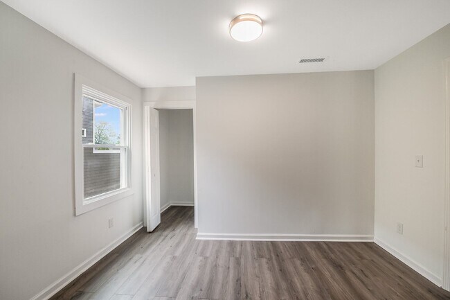 Building Photo - 114 N Guthrie Ave