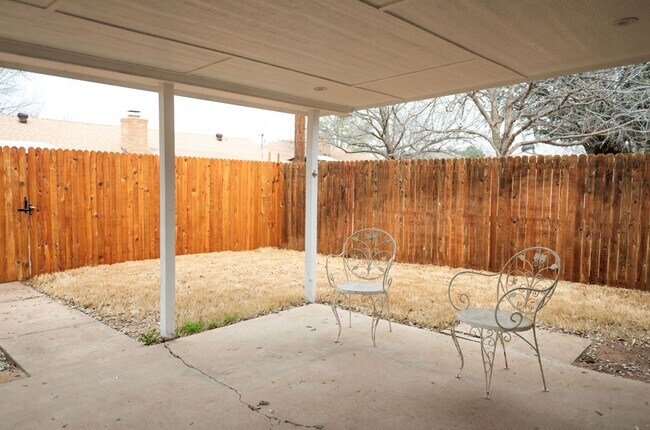 Building Photo - 5110 San Antonio Ave