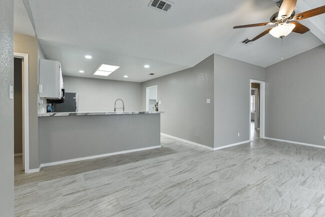 Building Photo - Stunning 4-Bedroom Home in Temple, TX