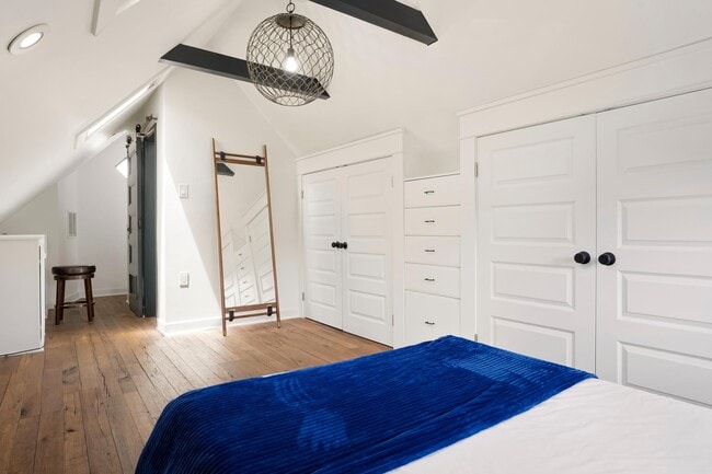 Building Photo - 469 Delaware St