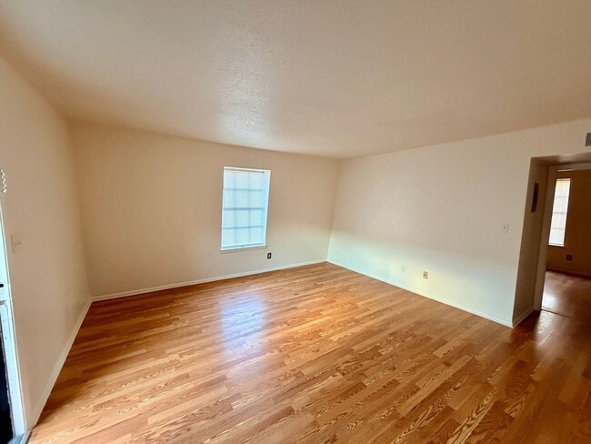 Building Photo - 3828 Country Club Rd