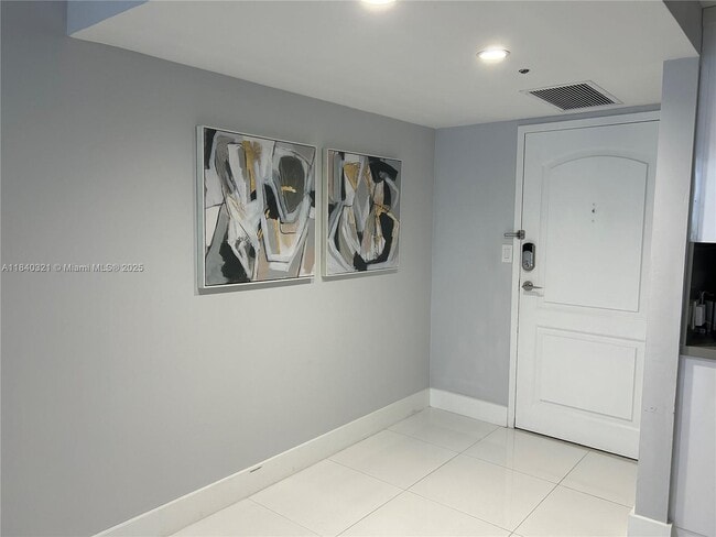 Building Photo - 3625 N Country Club Dr