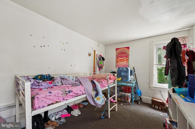 Building Photo - 13 E 21st St