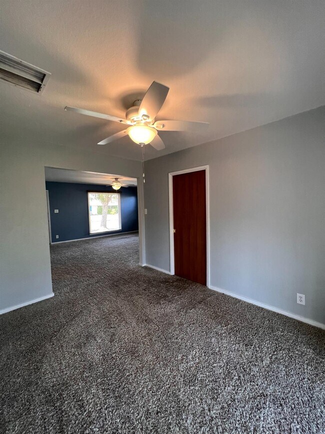 Building Photo - 3402 E Weldon Ave