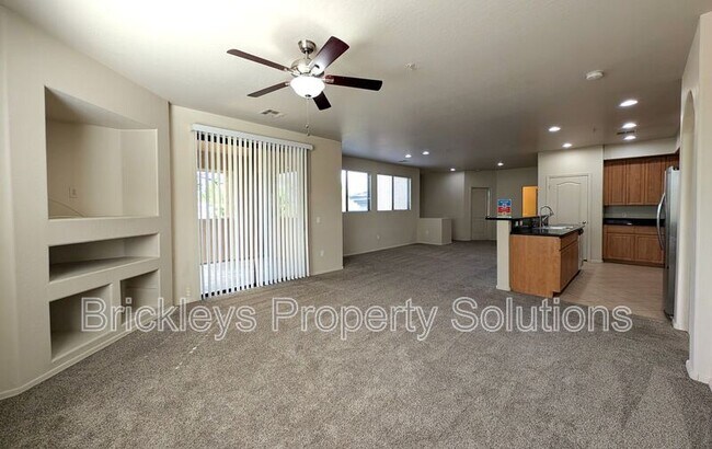Building Photo - 705 W Queen Creek Rd