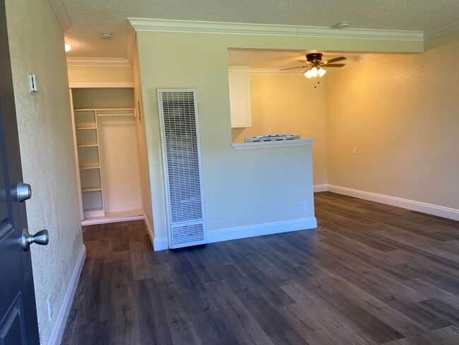 Building Photo - Welcome to SkyView Villa & Somerset Apartments!