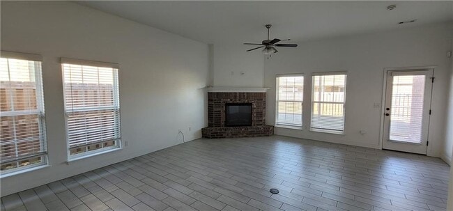 Building Photo - 5908 NW Ettie May St