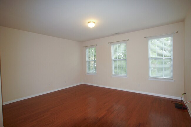 Building Photo - 136 Dove Cottage Ln