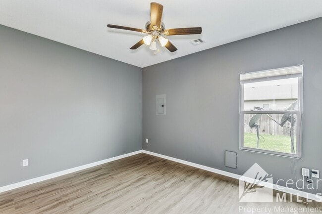 Building Photo - 3 Bed Duplex Across from NE Magnet